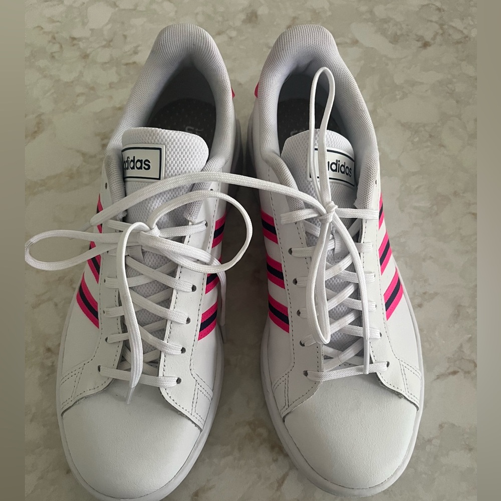 Women’s Adidas Size 10